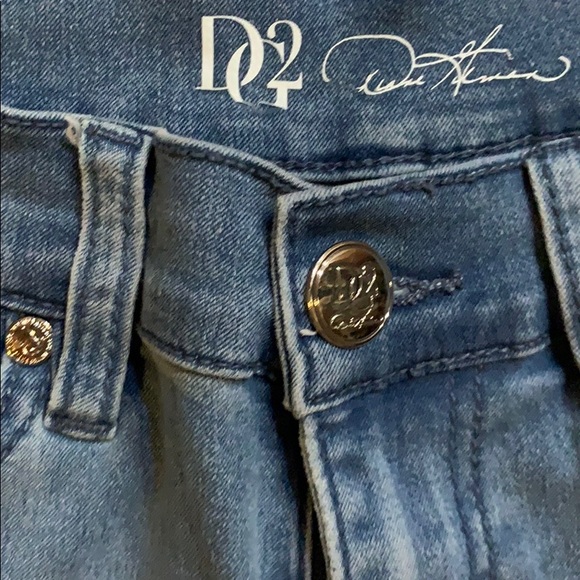 Embroidered Jeans - Picture 2 of 8